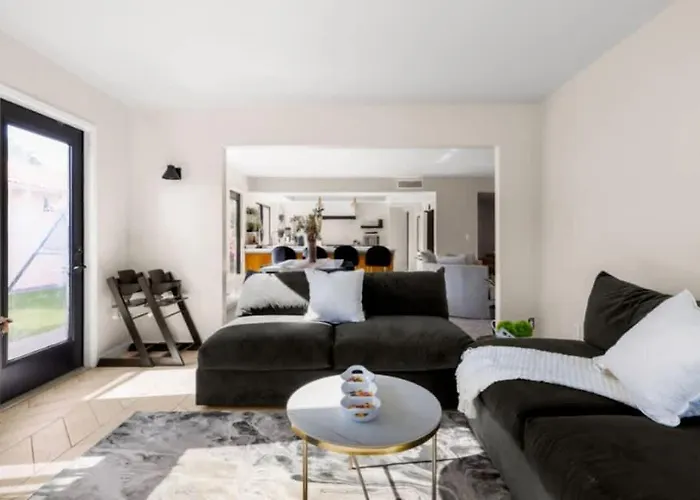 Stylish 4br With Pool & Fireplace Holiday home Scottsdale
