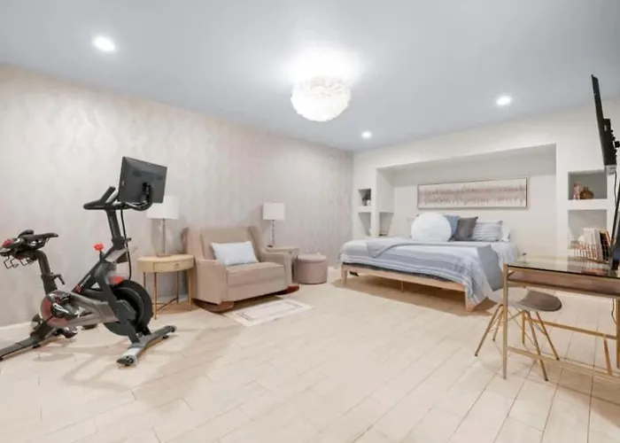 Stylish 4br With Pool & Fireplace Holiday home *