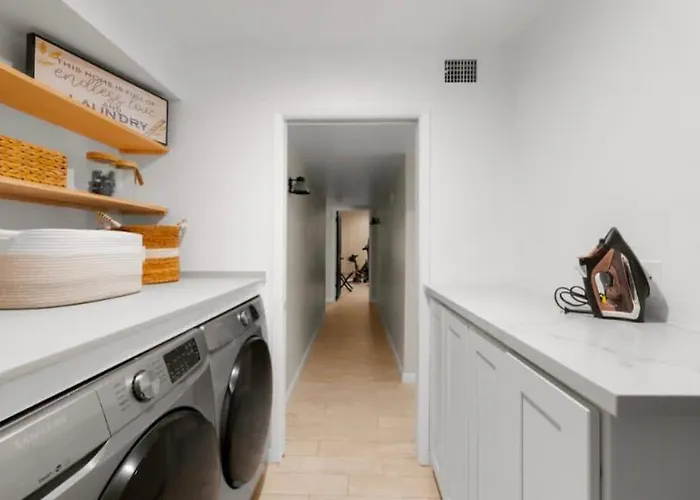 Stylish 4br With Pool & Fireplace *
